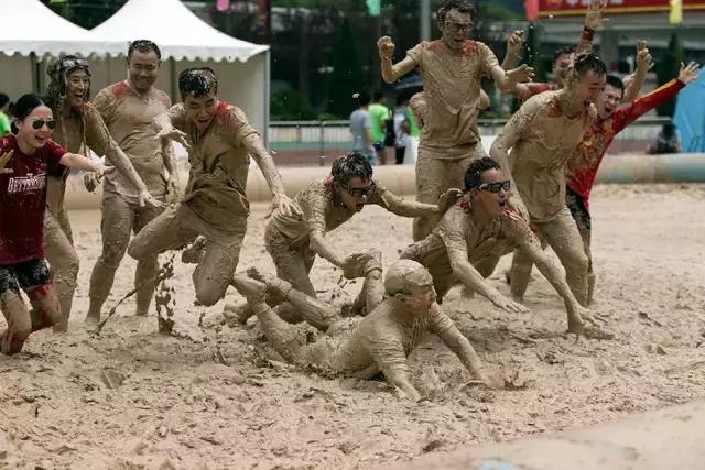 泥浆足球登陆观山湖,没玩过泥浆你就out了~