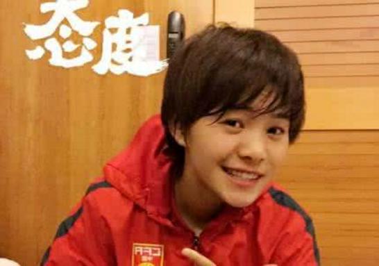 日女足队员豪言脱衣引美女球员比拼，美国一人碾压亚洲三国美女