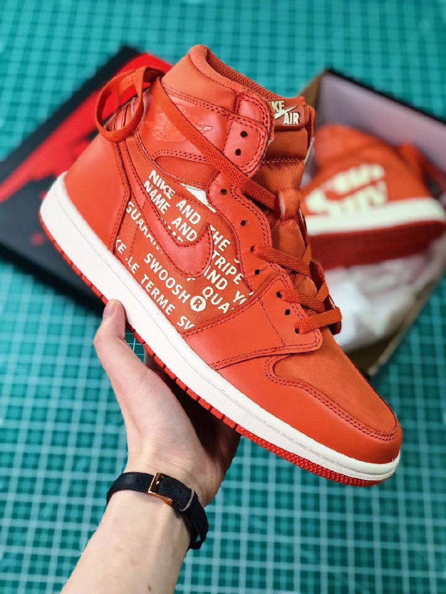 AJ1橘红、yeezy白斑马、ClotXAF1白丝绸、黑*弹子**哪双会更style