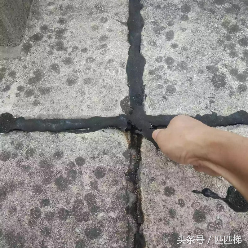 屋顶大面积漏水防水用什么涂料好,屋顶漏水用蜡烛做防水3年不漏