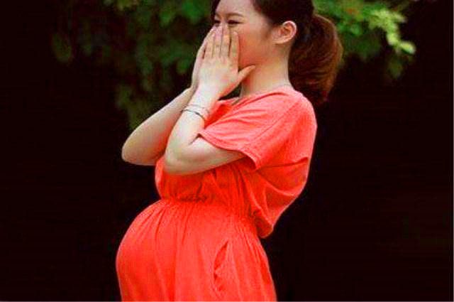 原来孕期胎儿不舒服时，会这样告诉妈妈，这3种反应你有吗？