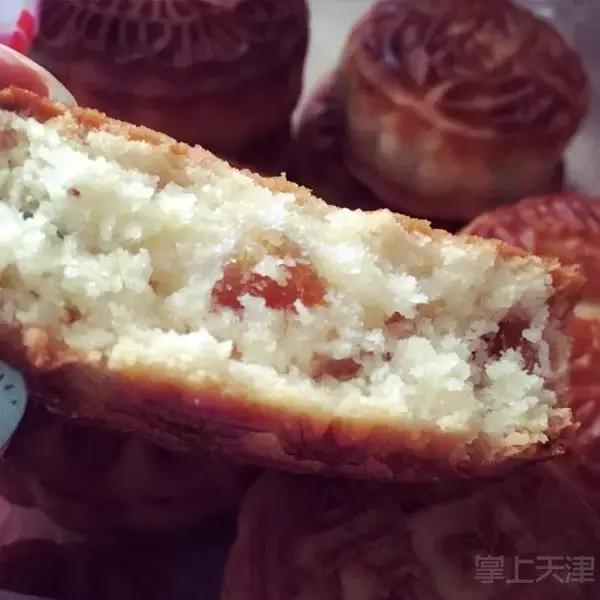 天津传统煎饼果子 (煎饼果子是天津人的小吃)