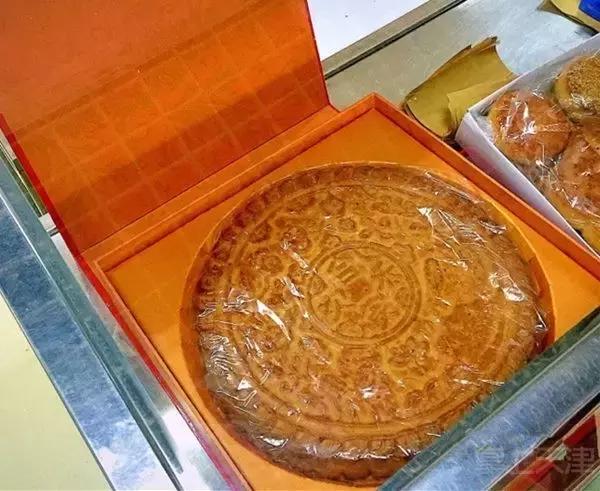 天津传统煎饼果子 (煎饼果子是天津人的小吃)