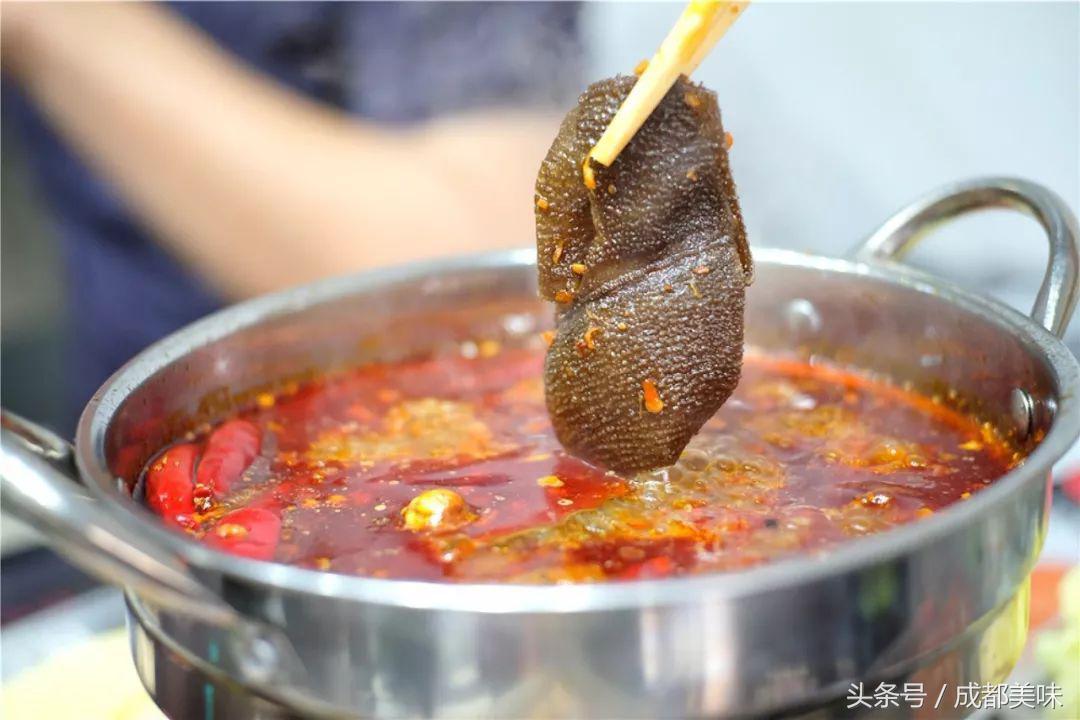 约四川姑娘的时候，你真的很需要一份重口味er的牛油火锅