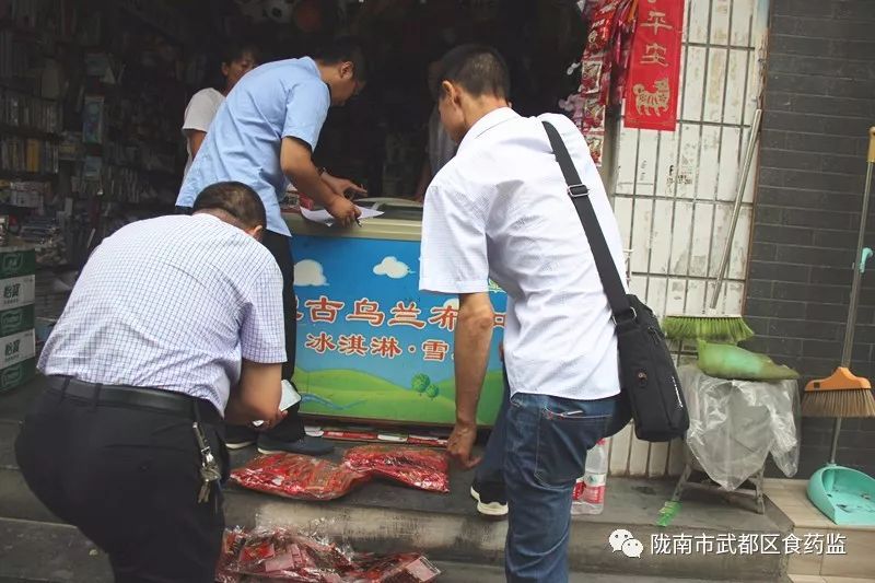 武都区食药局开展校园及周边“五毛食品”专项整治工作