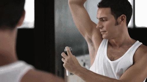 时髦的，你玩过“止汗剂挑战”？没玩过就对了