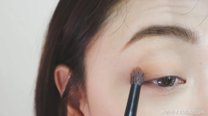 橘色系高级感妆容,白皮淡颜高级感妆容