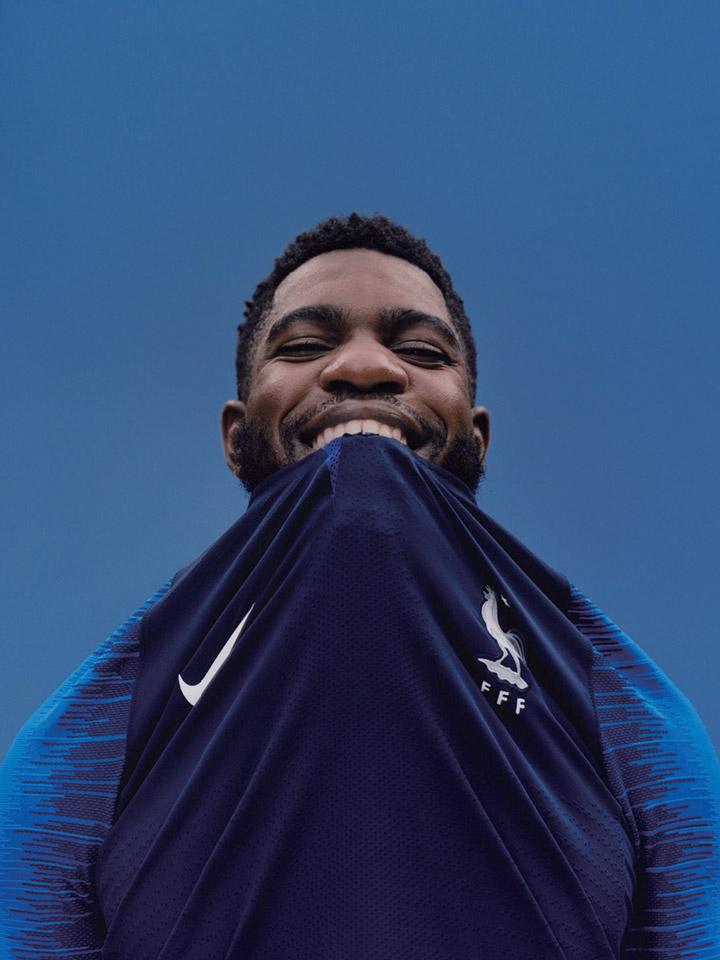 战袍、球靴，上装备！