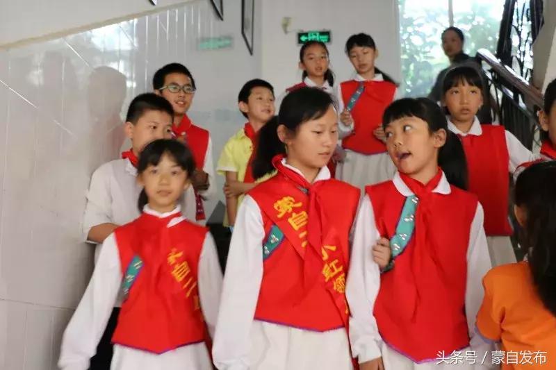 这两个女孩……万万没想到啊！