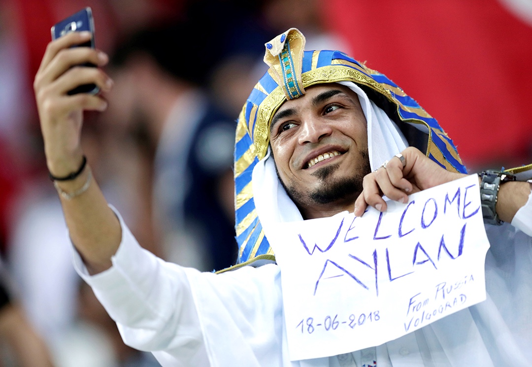 看球生气怎么哄,看球搞笑场面