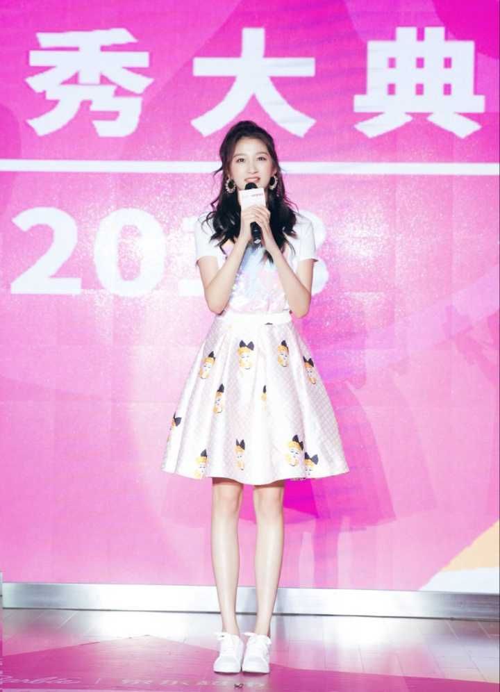 女明星秀身材关晓彤,女星关晓彤惊艳写真