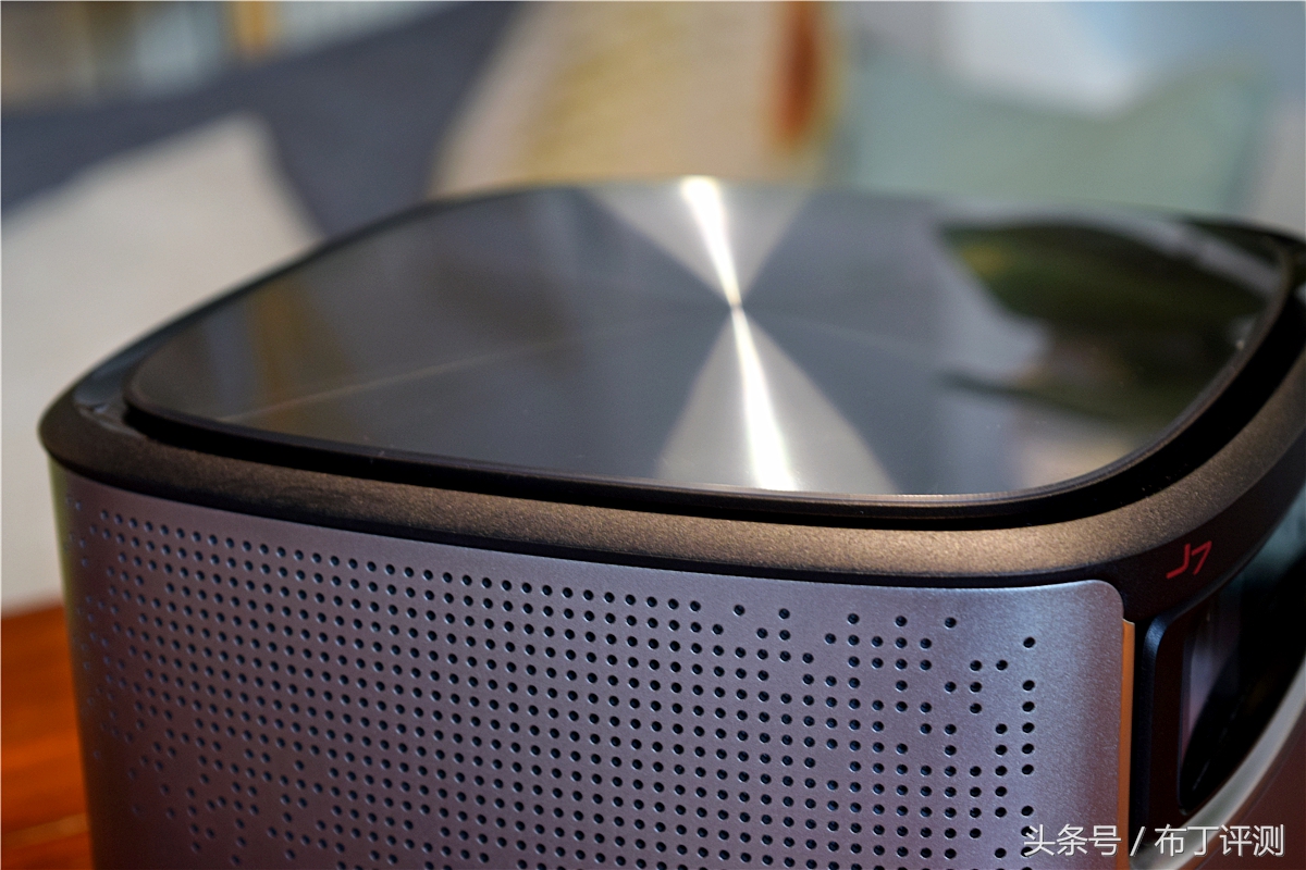 坚果j7s多少流明,坚果j7是长焦还是短焦