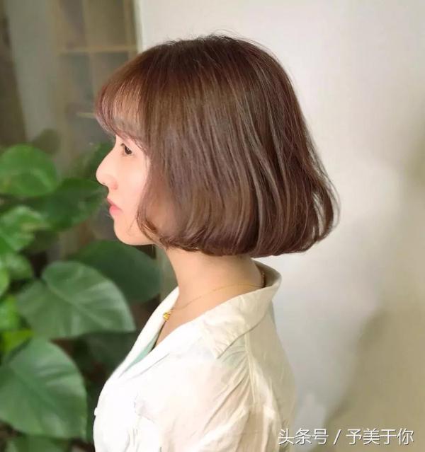 最近流行的造型烫发,瘦脸中长款烫发