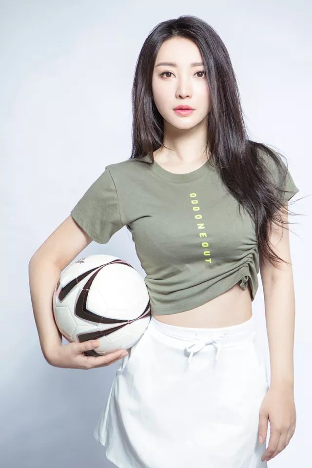 高清美图女神柳岩,柳岩足球美图