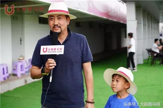 赛马点亮城市新名片：两位双冠王闪耀伊泰大漠“鄂尔多斯金杯”