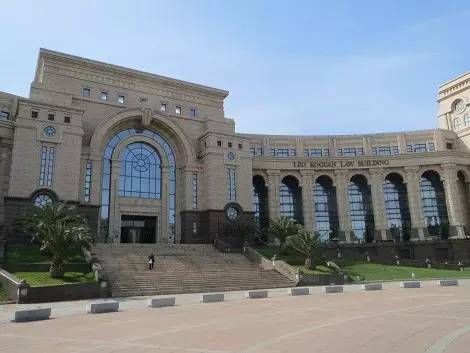 高考法学院校如何选择,哪些法学院校保一志愿