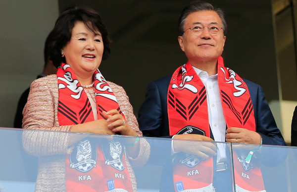 文在寅安慰孙兴慜是怎么回事孙兴慜痛哭的原因是什么