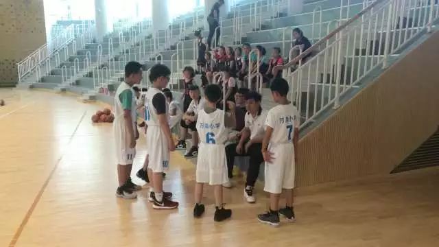 秀出自信引爆篮球魅力！2018年海淀学区第二届“聚·享杯”篮球比赛拉开帷幕