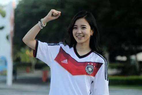 她是世界杯微笑女神，这次又到俄罗斯去了，如此颜值让人惊叹