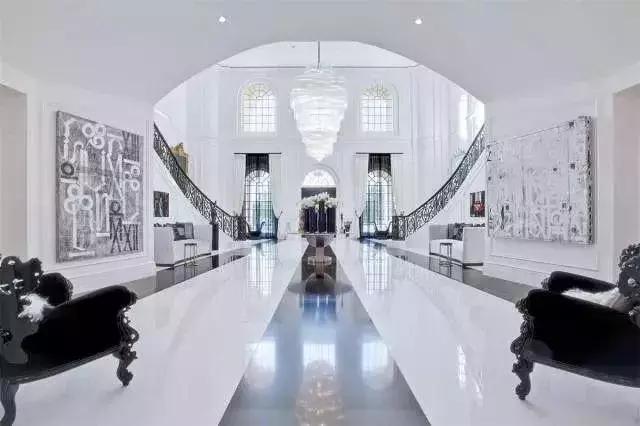 梅西到底有多少钱买了多少套房,梅西一个月工资多少钱