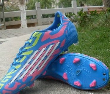 2018年,也许你也应该有一双足球鞋!