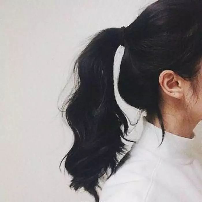 矮马尾扎发教程简单好看,你没见过的马尾扎法