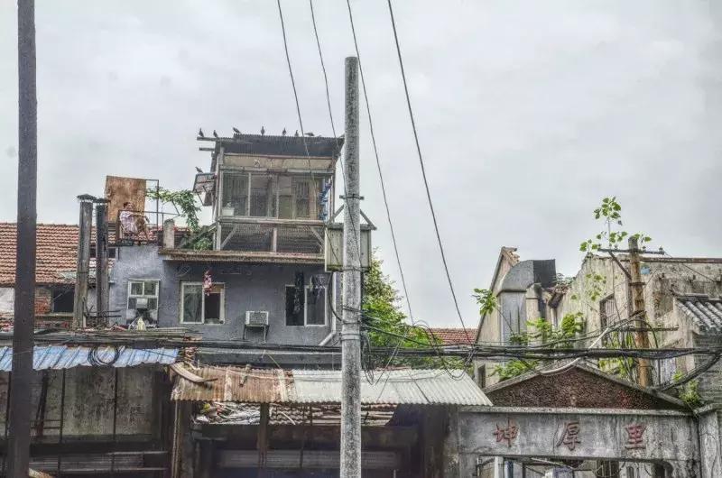 武汉美食必吃推荐粮道街饼夹烧卖,武汉一元路怪味烧饼几点开门