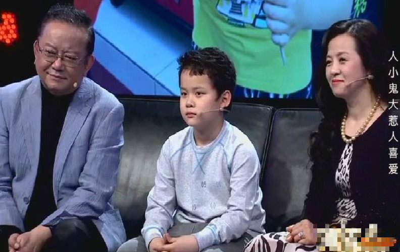 王刚和儿子丁丁最近怎么样,丁丁和爸爸王刚演戏的视频