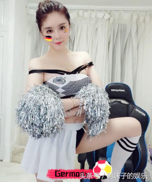 张琪格化身足球宝贝晒直播,好身材一览无余,网友:“球王”够拼