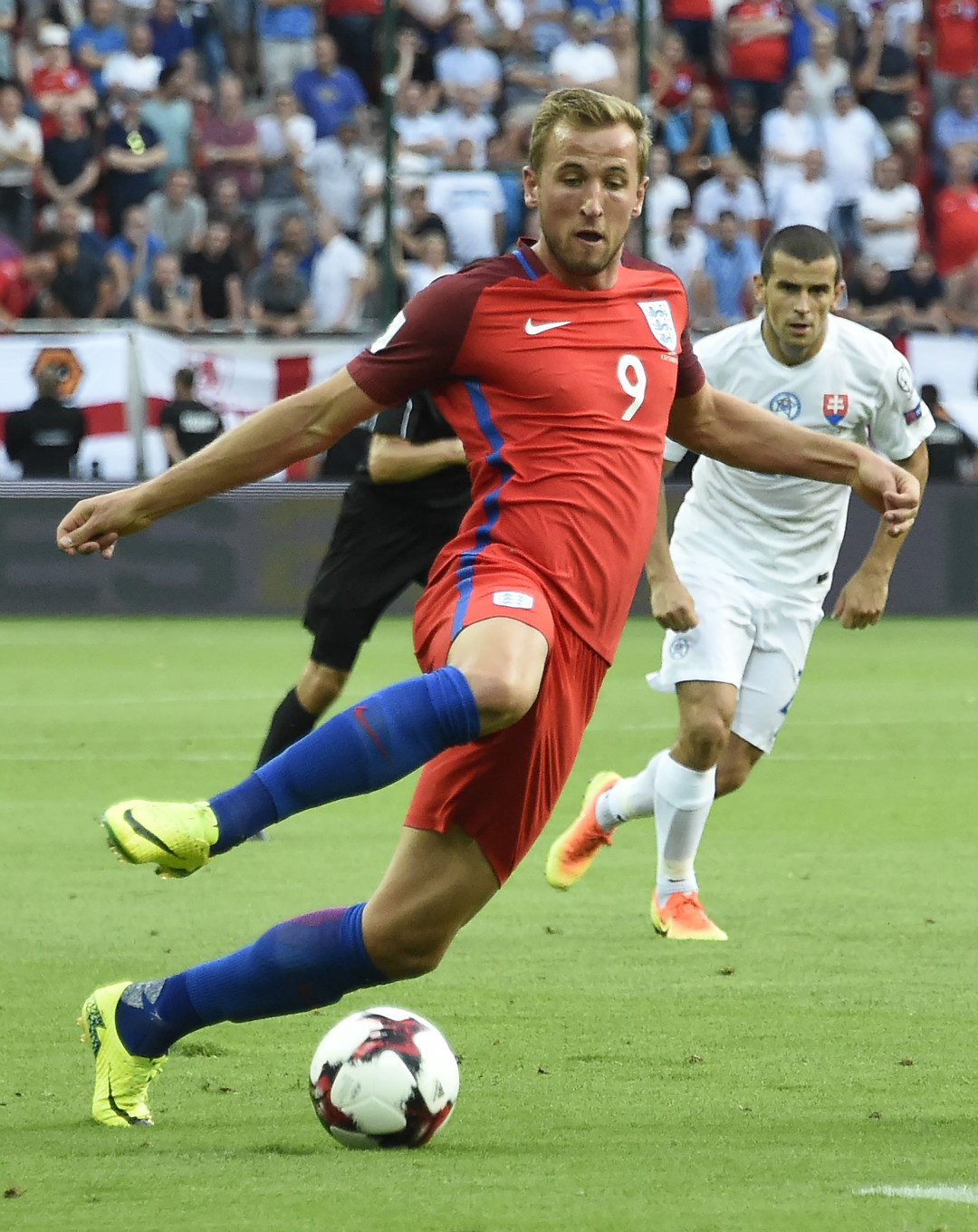 哈里凯恩领跑英超射手榜,哈里凯恩成为射手榜第一