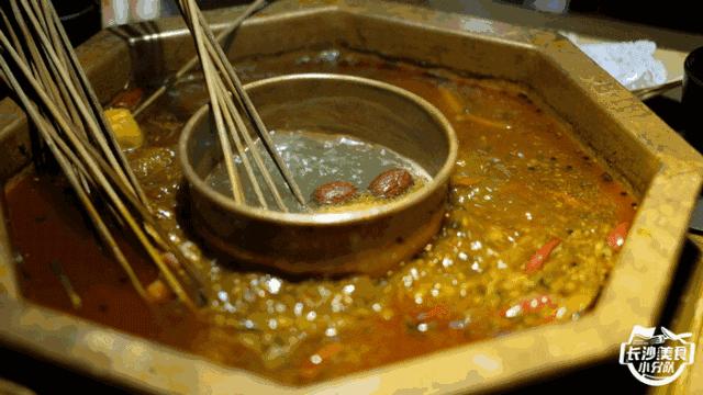 情怀总被烂梗消费,网红串串店长沙