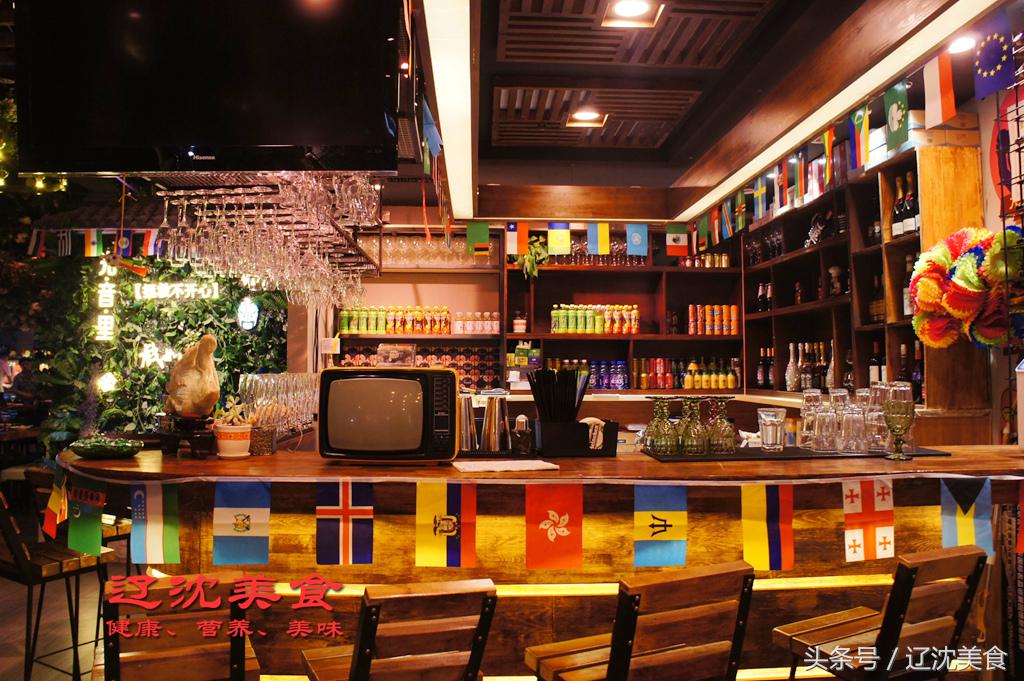 音乐配美食如歌如戏，酒吧加上串串香是一种什么样的体验