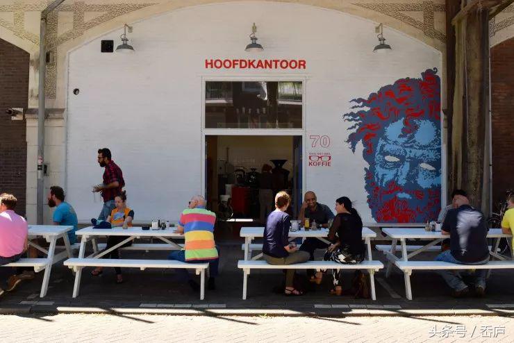 这个人均咖啡4杯的国家，除了梵高郁金香，有哪些咖啡馆值得逛