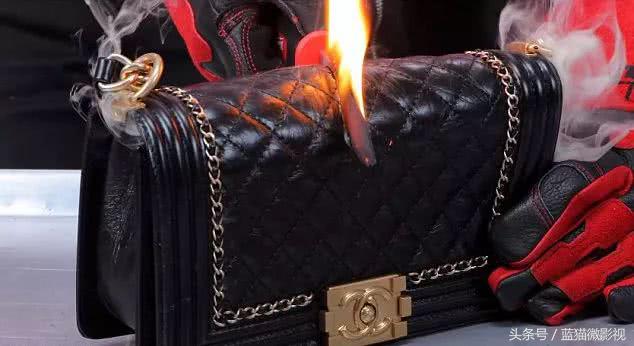 用辣椒酱泡澡24小时,国外小哥用13桶辣椒酱泡澡