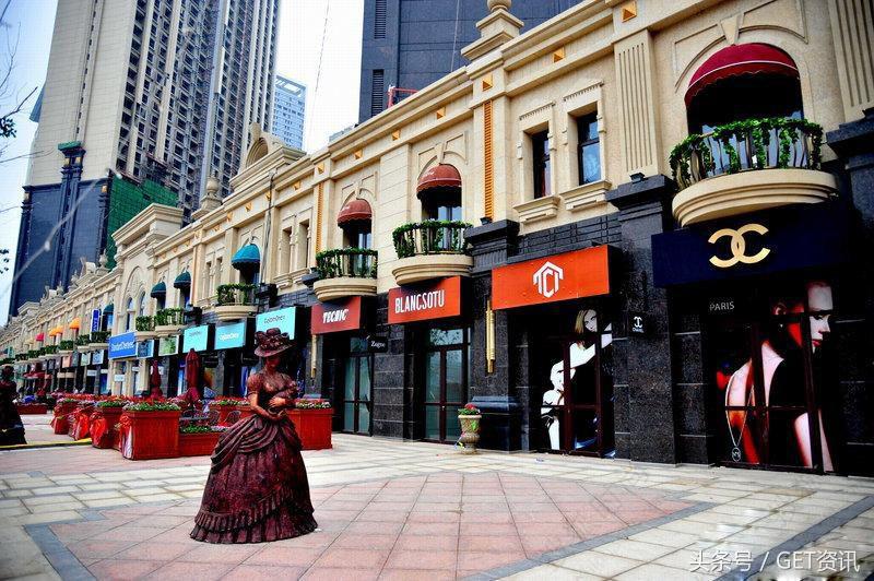 在线营销与服务收入,奢侈品集团销售增幅放缓