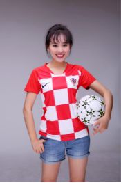 梅西再次带队夺取大力神杯,梅西首战展示大力神杯