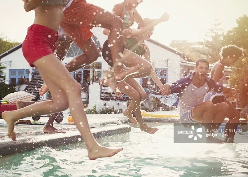 招募|2018百威“世界杯嘉年华”招募志愿者,与明星、职场精英零距离,享受电音与足球的狂欢!