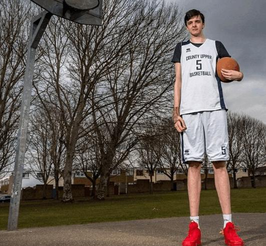 四川14岁男孩身高221破吉尼斯纪录,四川男孩2米多