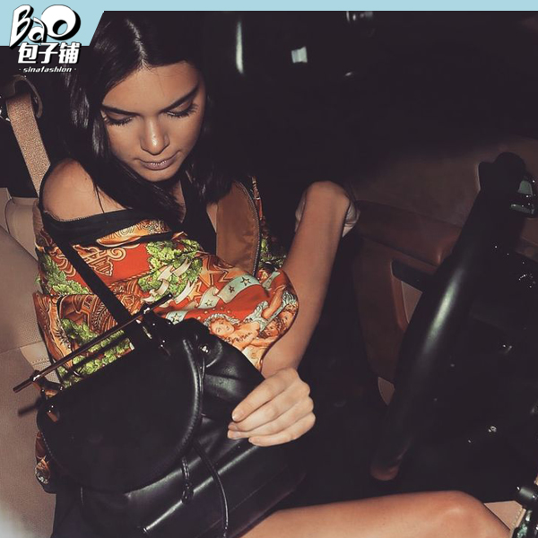 又来一波种草林允的双肩背秒变元气少女