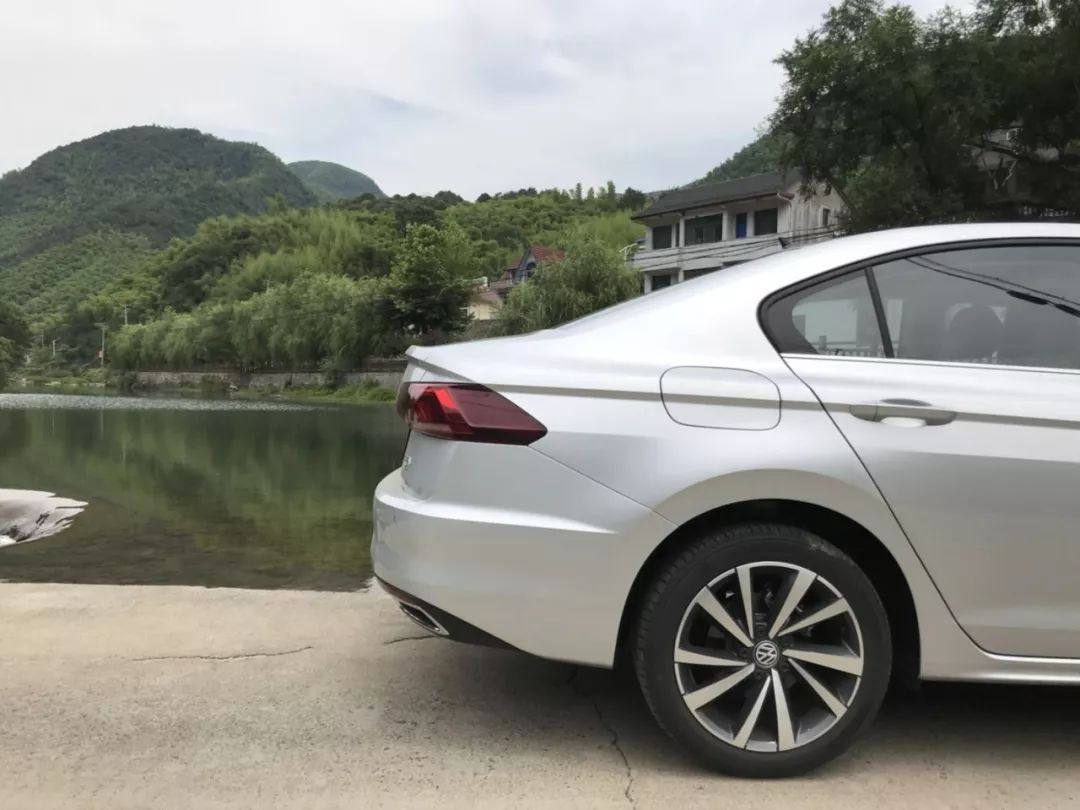 大众朗逸和宝来哪个更值得买,10万左右大众宝来和朗逸推荐哪款