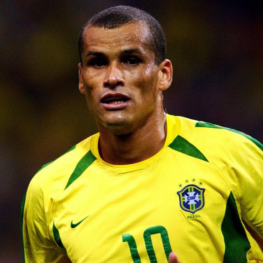 足球文旅小镇又添巨星足迹国际球迷节再现大佬传奇