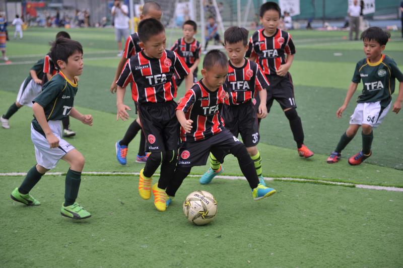 参加TFA青少年足球大赛后，为什么这些中国家长开始集体反思？