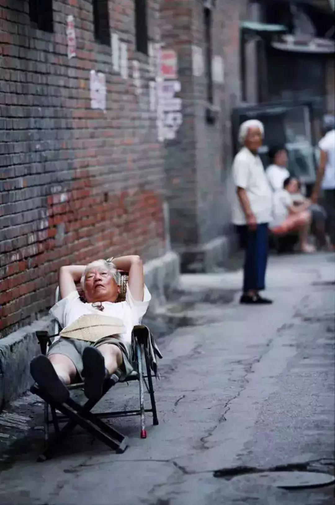 天津人八成有这样的朋友：浑身匪气说话冲肺管子，顾家又无微不至