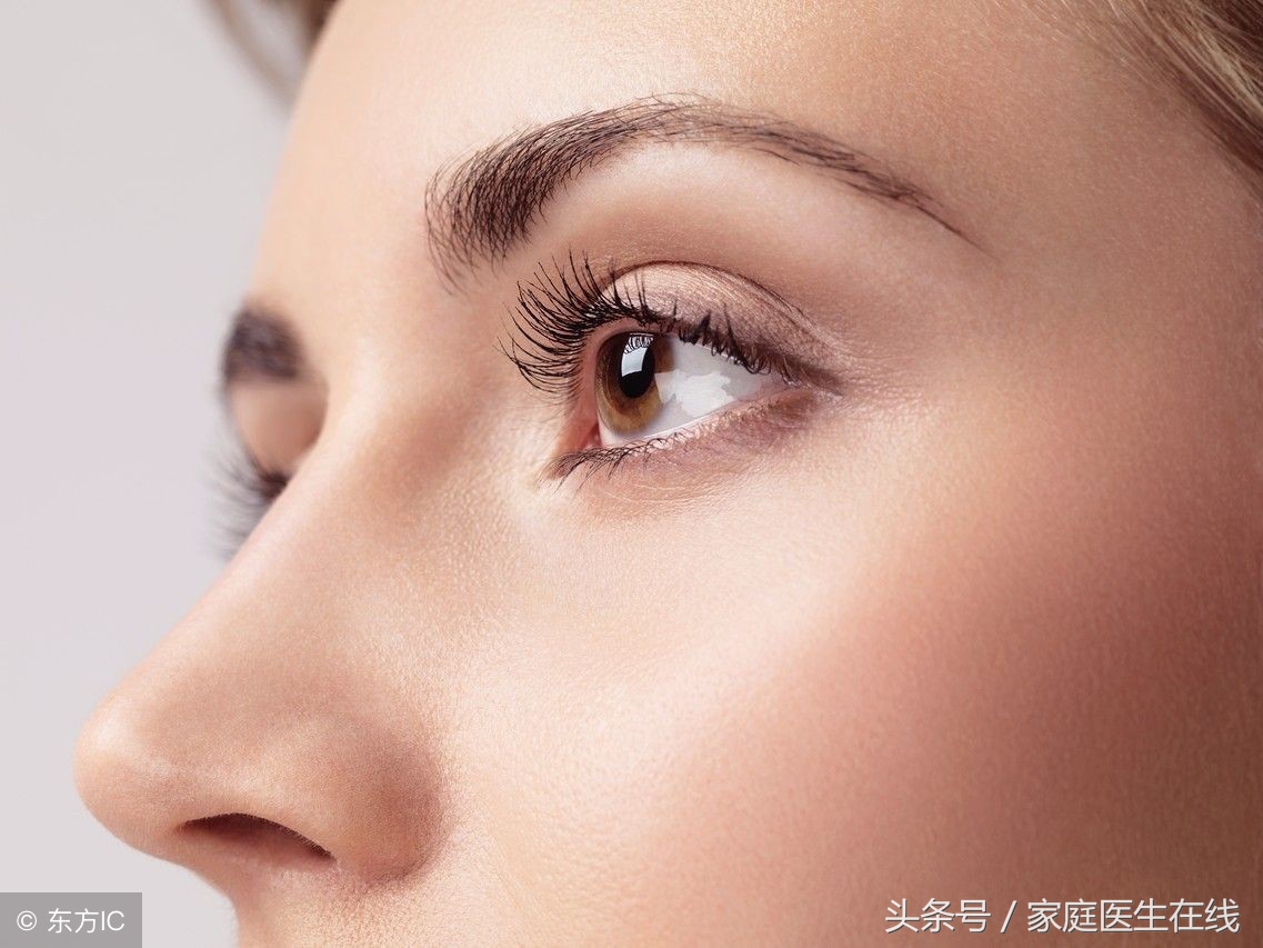 鼻子挤出白色条状物怎么去除,鼻子边挤出白色条状物留下一个洞