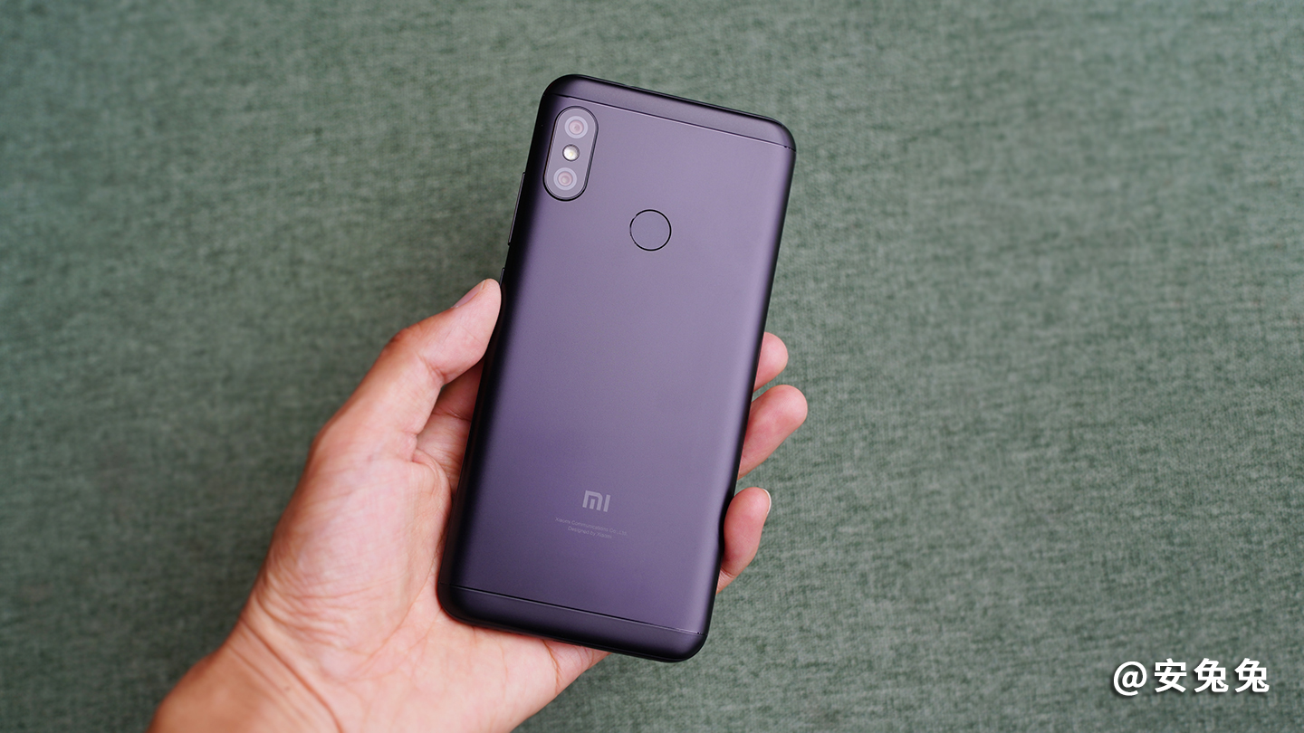 红米6Pro评测:4000mAh电池,FHD+屏幕,满意吗?