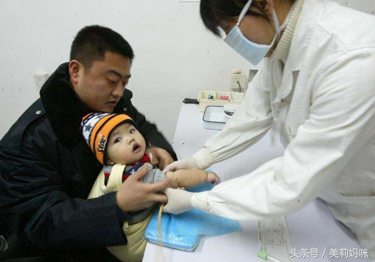 6个月宝宝还没长头发正常吗,宝妈总是担心宝宝不健康