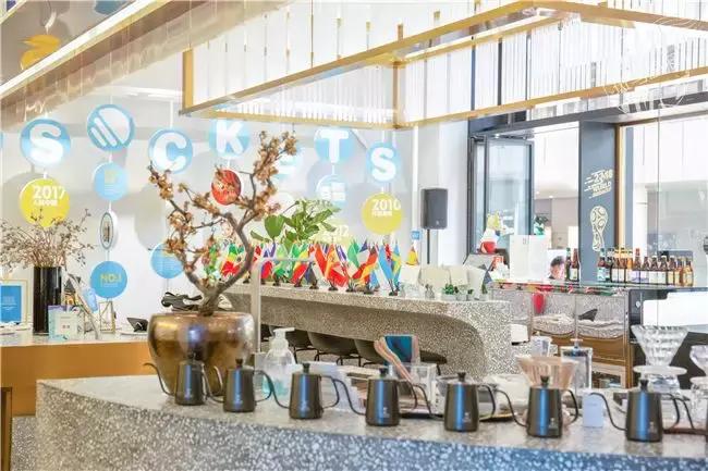 世界杯据点再+1！3.5米超大LED环绕式看球，竟然是个文艺咖啡馆……