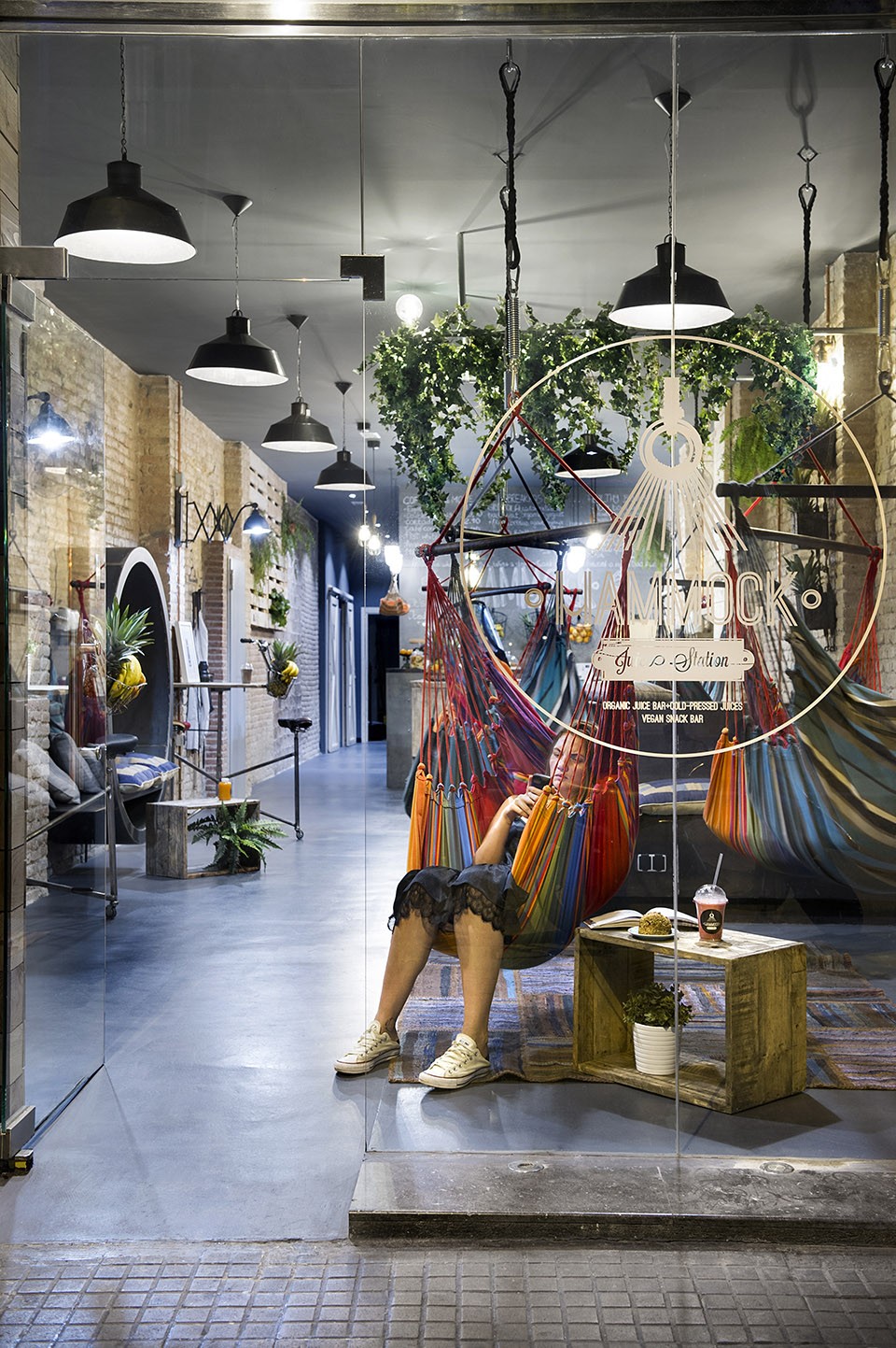 果汁吊床站，一家有意思的果汁店——来自巴塞罗那