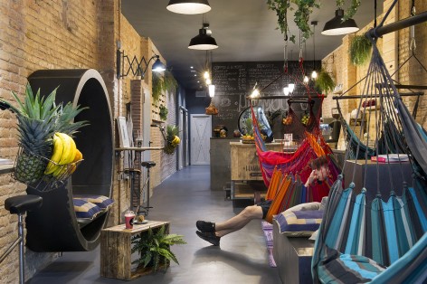 果汁吊床站，一家有意思的果汁店——来自巴塞罗那