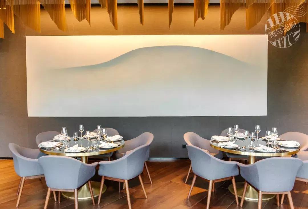 实探！全球第7家「奔驰餐厅」！什么都卖就是不卖车……